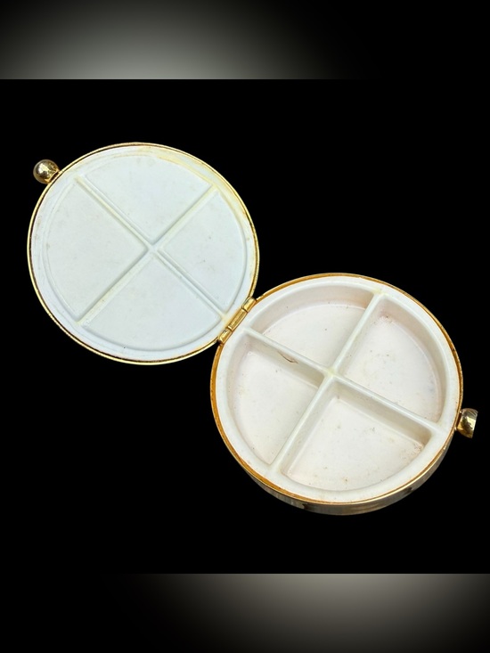 (4 PC LOT) VTG Etienne Aigner Enameled Logo Stretch Belt 28” Earrings & Pill Box main image 7